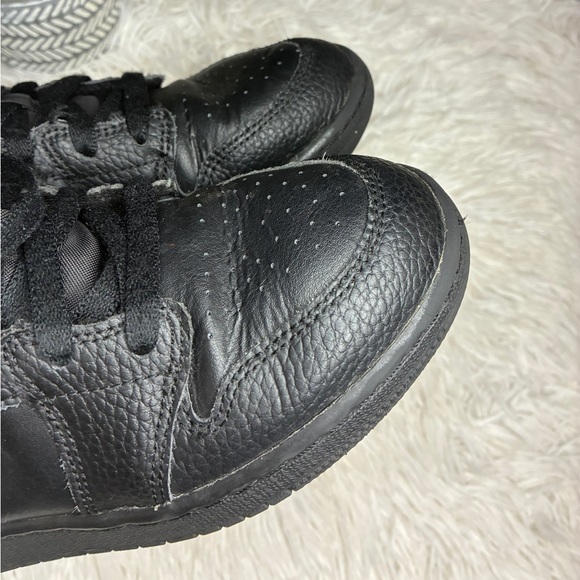 Nike Air Jordan 1 Retro Black Sneakers 🖤 - Picture 6 of 10